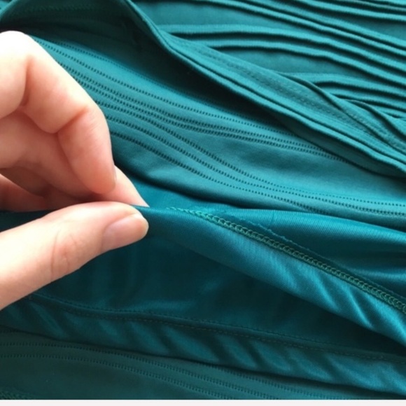 ✨5 FOR $25✨ Pull&Bear Green Textured Bodycon Dress - Picture 3 of 8